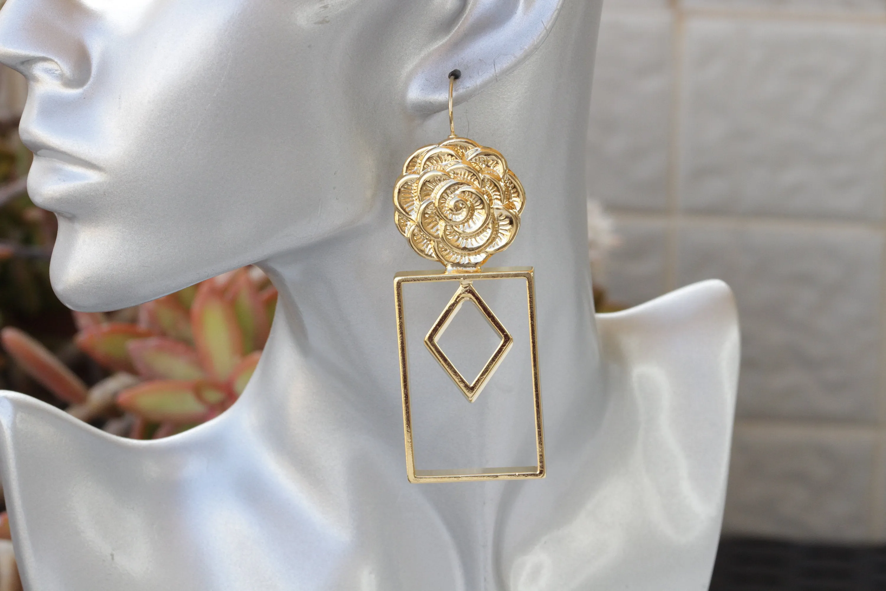 GOLD STATEMENT EARRINGS